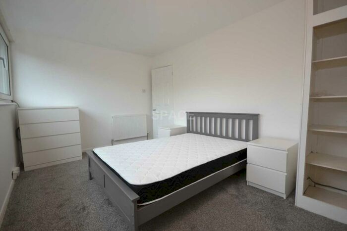 5 Bedroom Town House To Rent In Hill Brow, Reading, RG2