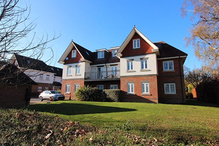2 Bedroom Flat For Sale In Magnolia Drive, Banstead, SM7