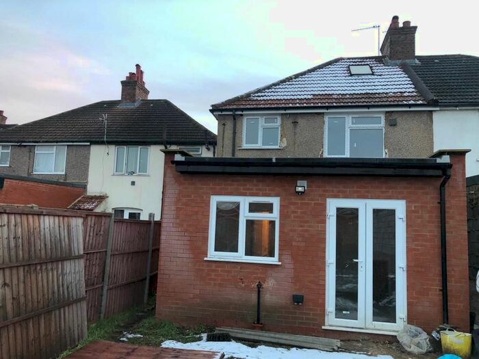 2 Bedroom Flat To Rent In Beavers Lane, Hounslow, TW4