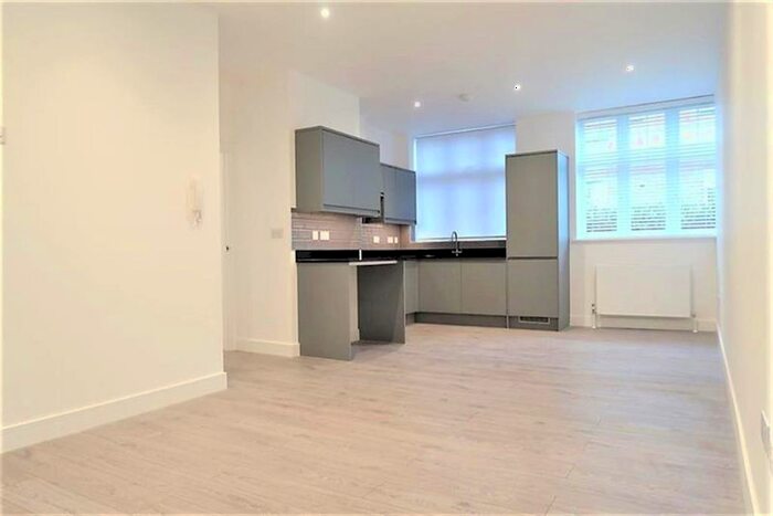 2 Bedroom Flat To Rent In Vivian Avenue, Hendon, NW4