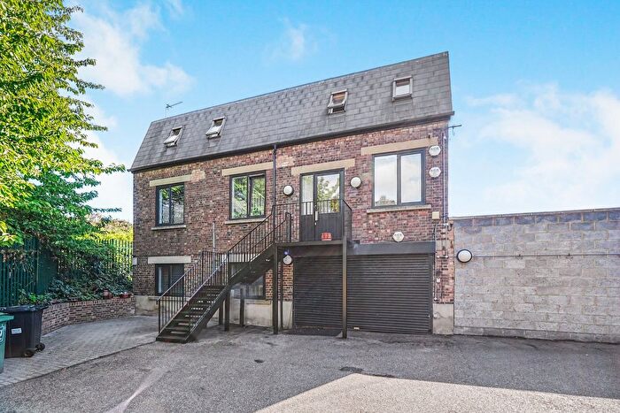 2 Bedroom Flat To Rent In Springbank Road, London, SE13