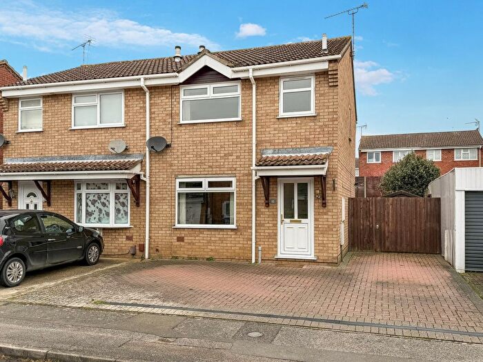 3 Bedroom Semi Detached House For Sale In Platters Close, Ipswich, IP3