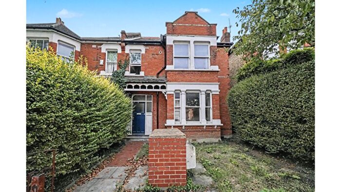 2 Bedroom Property For Sale In Flat Amp;, Avenue Road, Isleworth, Greater London, TW7