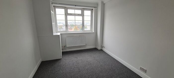 1 Bedroom Flat To Rent In Ashford Court, Ashford Road, Cricklewood, NW2