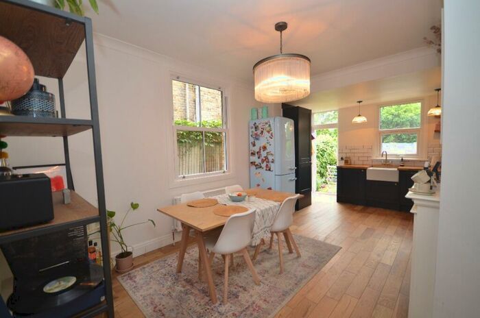 2 Bedroom Flat For Sale In St Louis Road, West Norwood, London, SE27