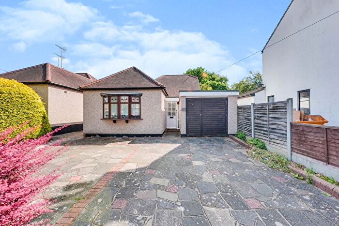 3 Bedroom Chalet To Rent In Carlton Avenue, Westcliff-On-Sea, SS0