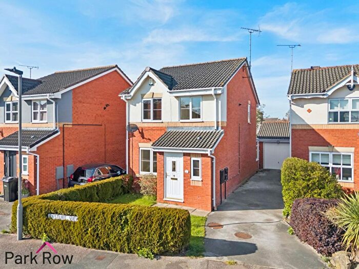 3 Bedroom Detached House For Sale In Pasture View, Sherburn In Elmet, Leeds, LS25