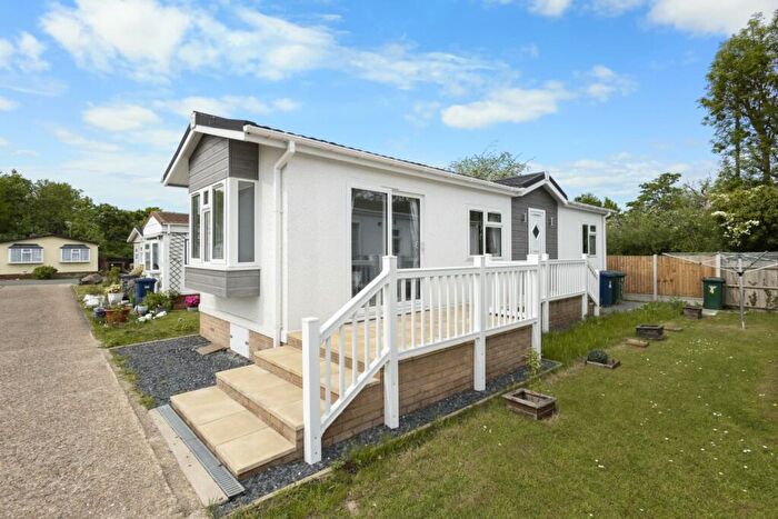 2 Bedroom Park Home For Sale In Arkley Residential Park Barnet Road, Barnet, EN5