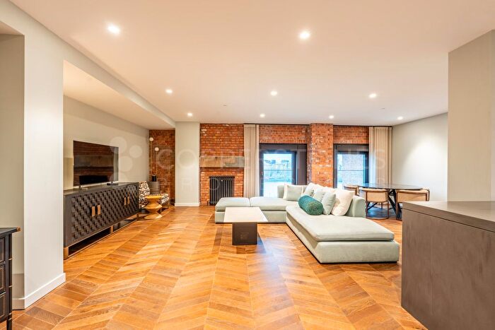 3 Bedroom Flat To Rent In Village Courtyard, London, SW11