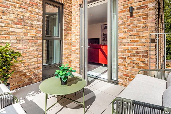 1 Bedroom Flat For Sale In North Gate Park, Haringay Green Lanes, N15