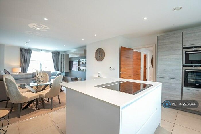 2 Bedroom Maisonette To Rent In Gardenia Court, Barnet, London, N3