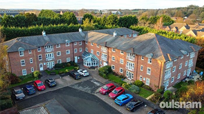 2 Bedroom Flat For Sale In Worcester Road, Droitwich, Worcestershire, WR9