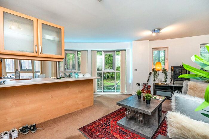 2 Bedroom Flat To Rent In Briton Street, Southampton, Hampshire, SO14