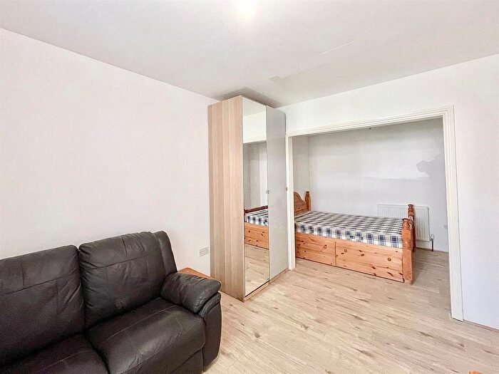 Studio To Rent In Pursley Road, Mill Hill, NW7