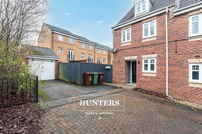 3 Bedroom Town House For Sale In Elderberry View, Whitwood, Castleford, WF10