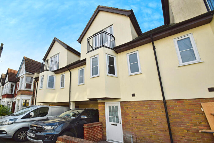 3 Bedroom Town House To Rent In Pall Mall, Leigh On Sea, Essex, SS9