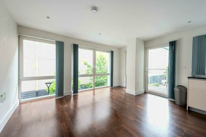 1 Bedroom Flat To Rent In Henry Macaulay Avenue, Kingston, Kingston Upon Thames, KT2