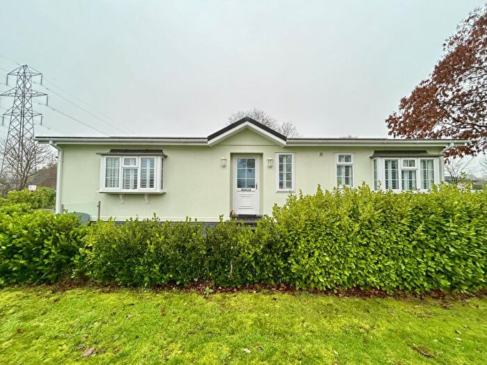 2 Bedroom Park Home For Sale In Riverside Meadow, Topsham, Exeter, EX2