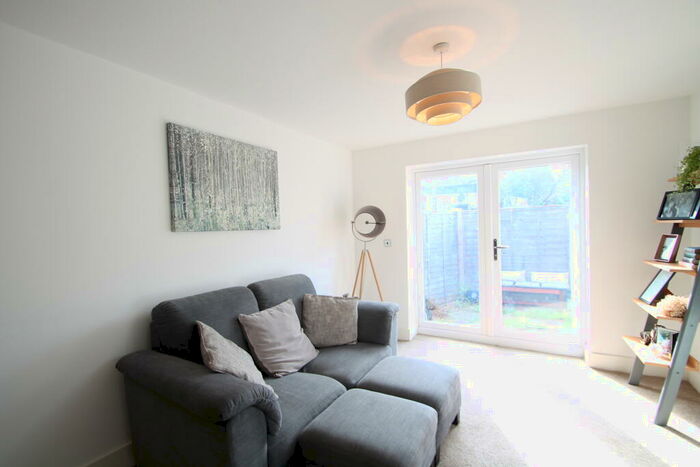 2 Bedroom Flat To Rent In Napier Road, Bromley, BR2