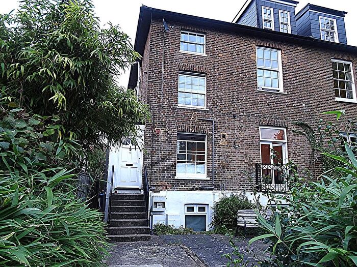 Studio To Rent In Cadogan Road, Surbiton, KT6