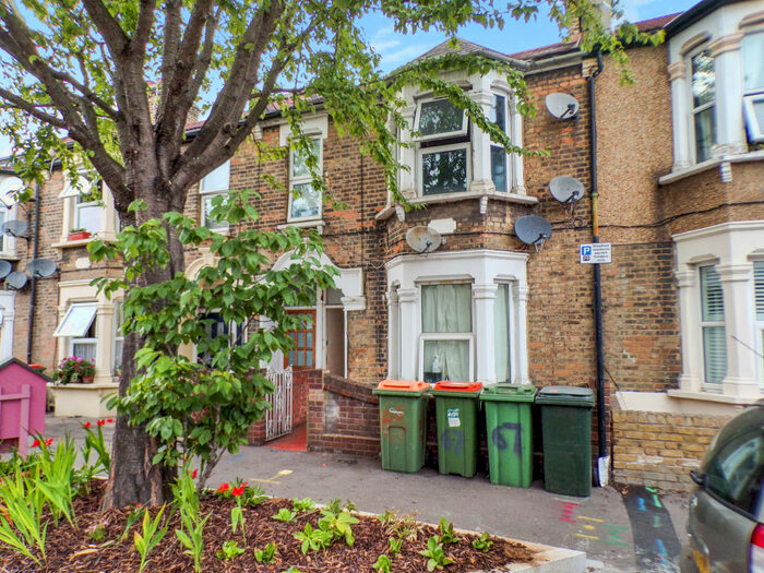 2 Bedroom Flat To Rent In Ling Road, Canning Town, E16