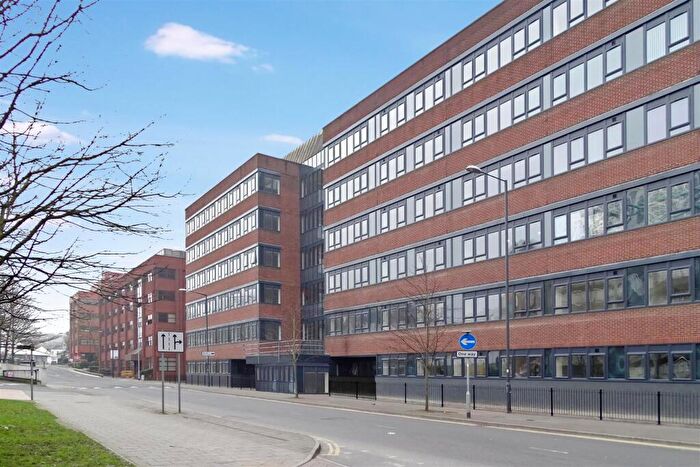 1 Bedroom Flat For Sale In Guild House, Farnsby Street, Town Centre, SN1