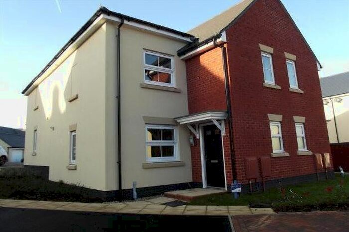 2 Bedroom Property To Rent In Roscoff Road, Dawlish, EX7