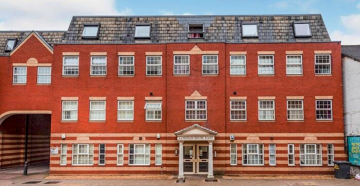 2 Bedroom Flat To Rent In Langham House, Luton, LU1