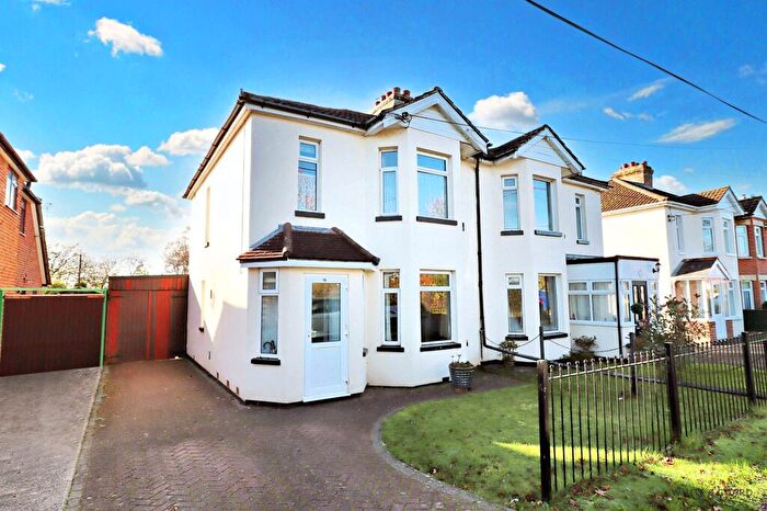 3 Bedroom Semi Detached House For Sale In Shorts Road, Fair Oak, SO50