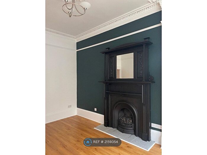 2 Bedroom Flat To Rent In White Street, Glasgow, G11