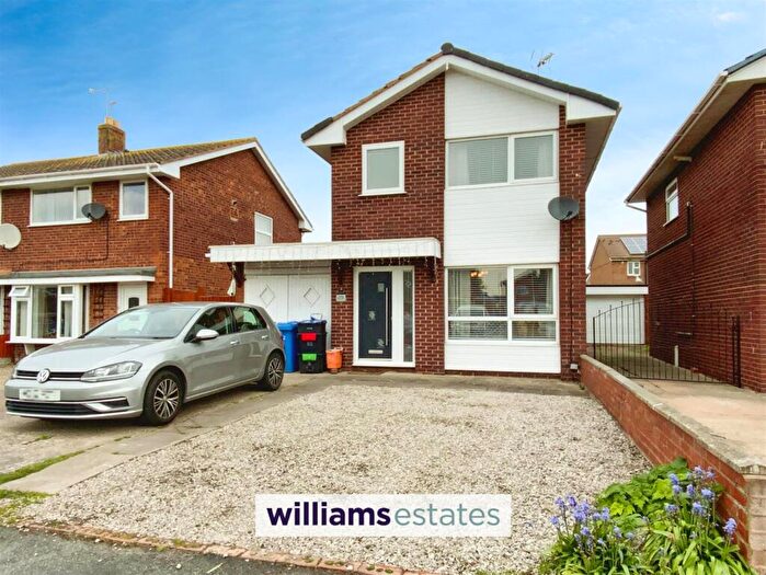 3 Bedroom Detached House For Sale In Rhodfa Maen Gwyn, Rhyl, LL18
