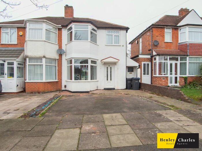 3 Bedroom Semi-Detached House To Rent In Milburn Road, Kingstanding, Birmingham, B44