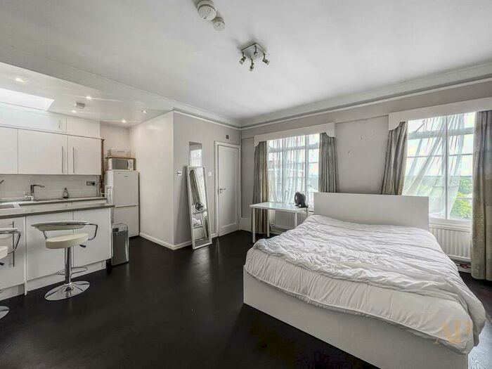 Studio To Rent In Rossmore Court, Park Road, London, NW1