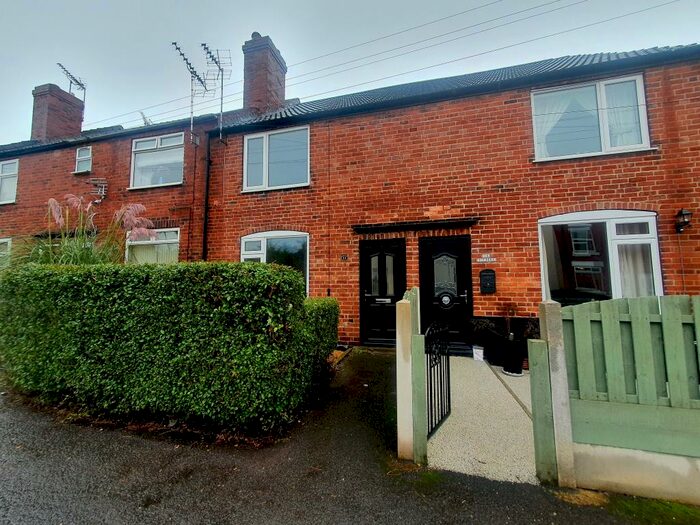 2 Bedroom House To Rent In Charlesworth Street, S44