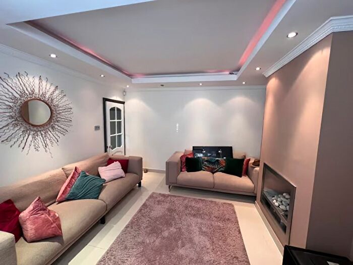 4 Bedroom Semi-Detached House To Rent In Harrow Road, Wembley, London, HA9