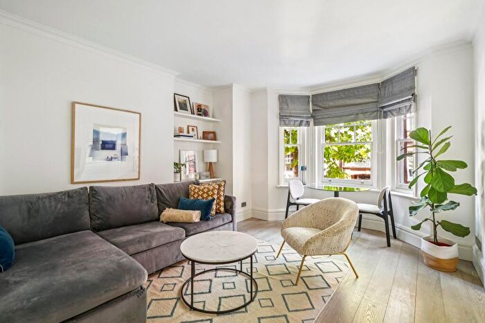 1 Bedroom Flat For Sale In Elm Park Mansions, Park Walk, Chelsea, London, SW10