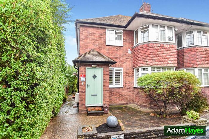 2 Bedroom Apartment For Sale In Holders Hill Road, Mill Hill, NW7