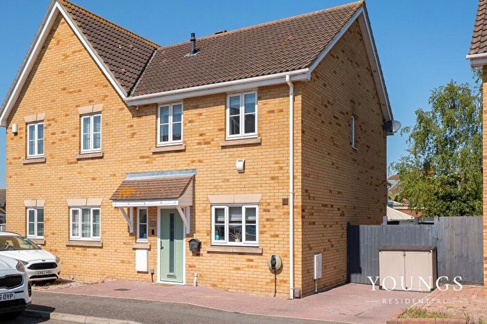 3 Bedroom Semi-Detached House For Sale In Jasmine Close, Canvey Island, SS8