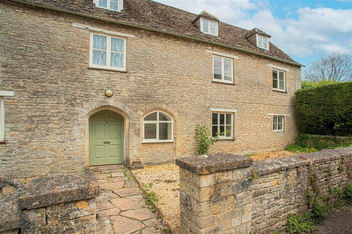 3 Bedroom Semi-Detached House For Sale In Charlton, Malmesbury, SN16