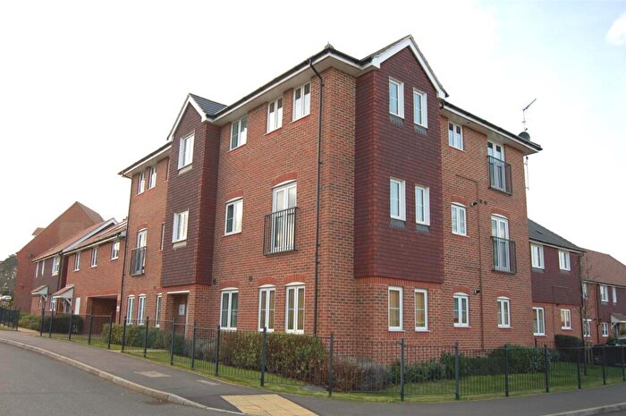 2 Bedroom Flat For Sale In Waterers Way, Earlswood Park, Bagshot, GU19