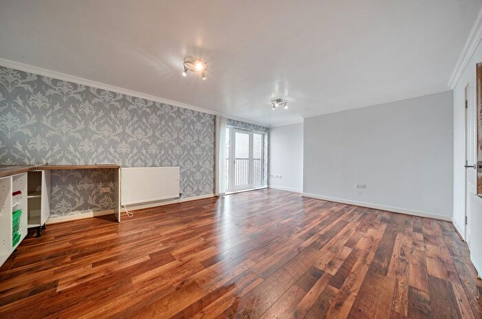 2 Bedroom Flat For Sale In Eden Apartments, Ravenscourt Drive, Basildon, SS16