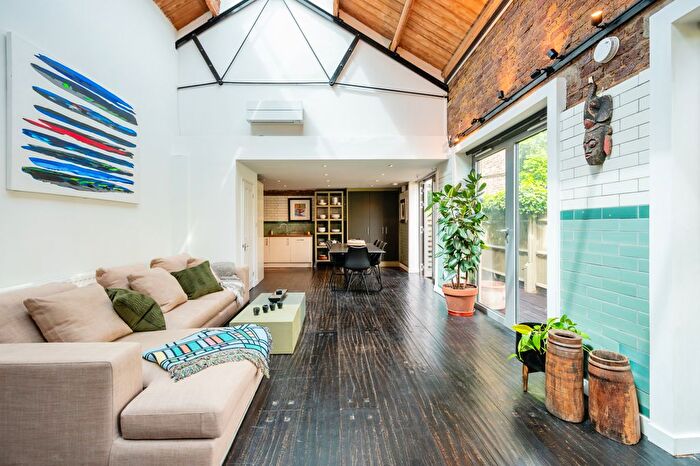 3 Bedroom Flat To Rent In The Old Baths, Brentford, TW8