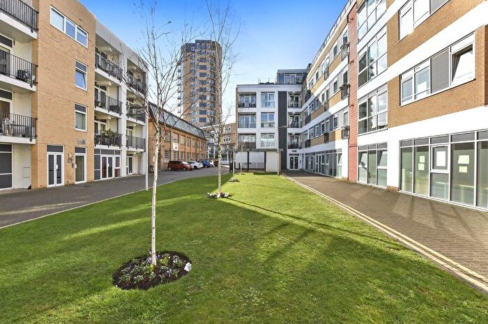 1 Bedroom Flat To Rent In Hacon Square, Richmond Road, Hackney, London, E8