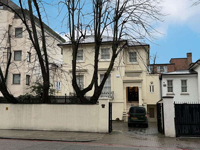 3 Bedroom Flat For Sale In Wellington Road, St John's Wood, London, NW8