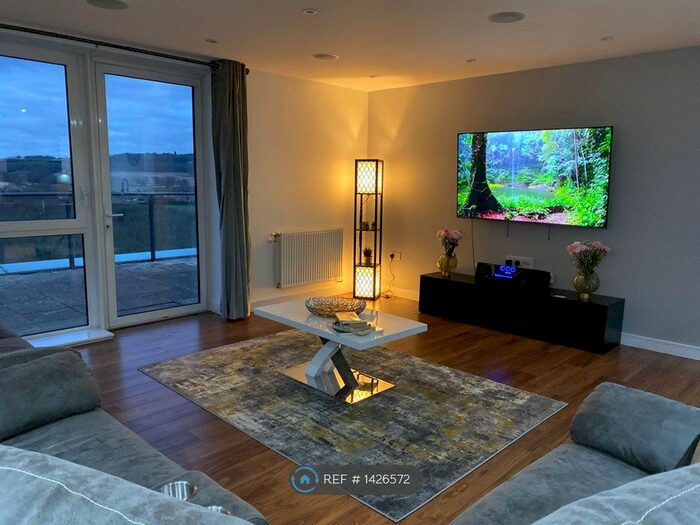 3 Bedroom Flat To Rent In Green Ln, Edgware, HA8