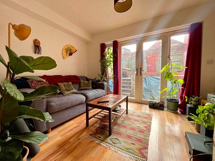 1 Bedroom Flat To Rent In Sutton Lane, London, W4