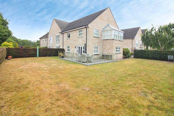 2 Bedroom Flat For Sale In Lakeside Approach, Barkston Ash, Tadcaster, LS24