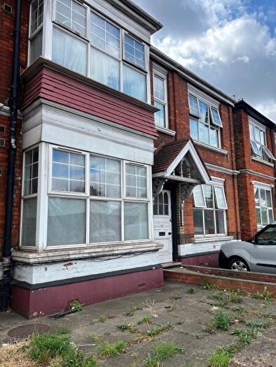Studio To Rent In Bowes Road, Palmers Green, N13