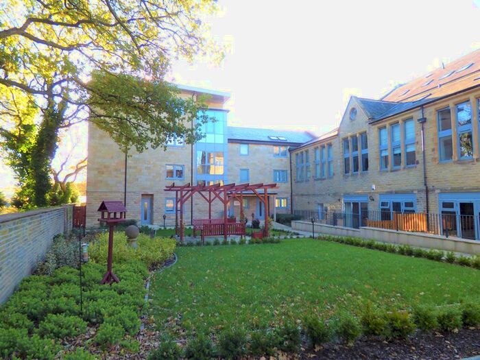 3 Bedroom Duplex To Rent In Chrisharben Court, Green End, Clayton, Bradford, BD14