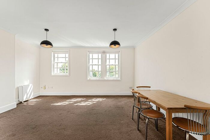 2 Bedroom Flat For Sale In Middleton Road, London, E8